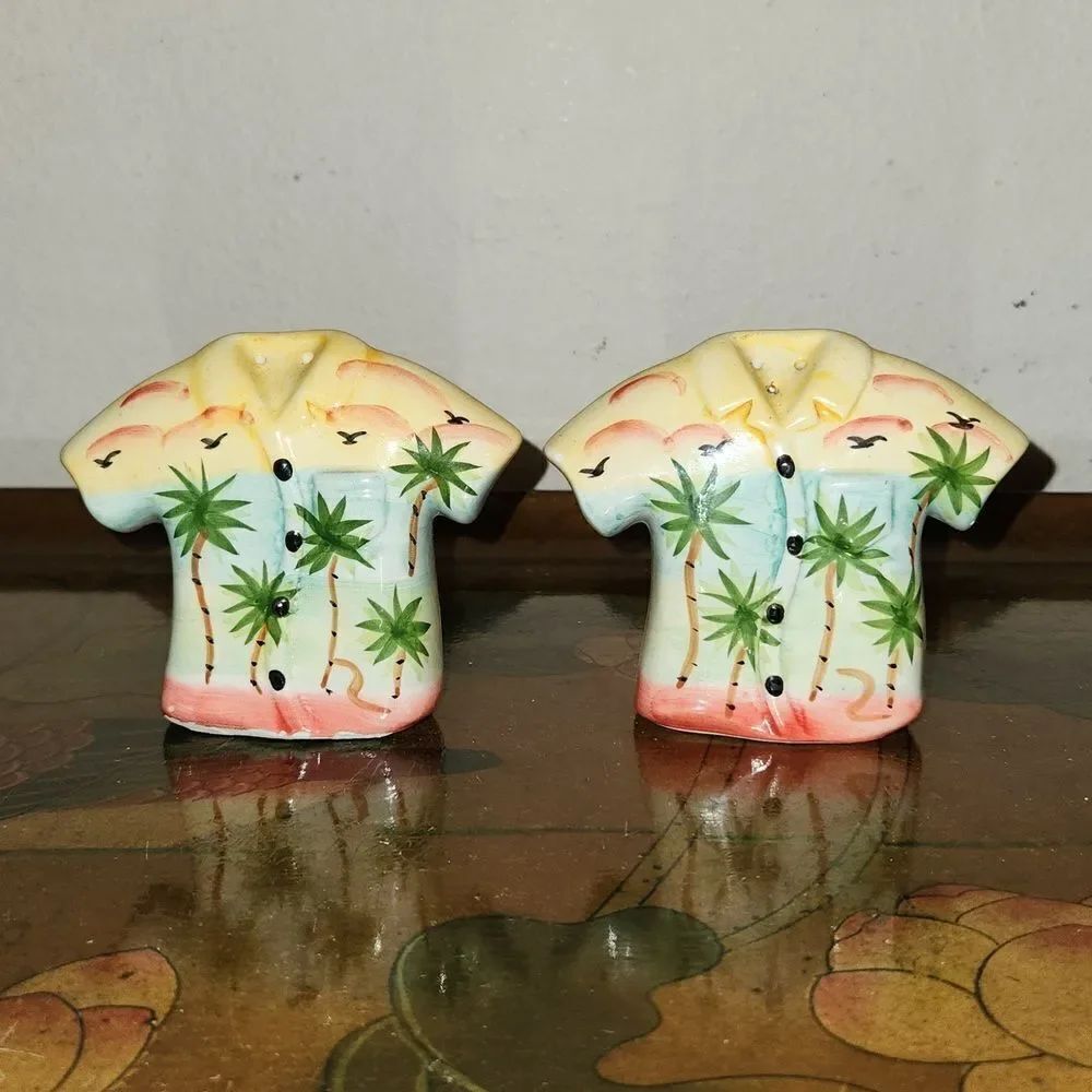 Aloha Shirt Ceramic Salt & Pepper Shakers Hawaii